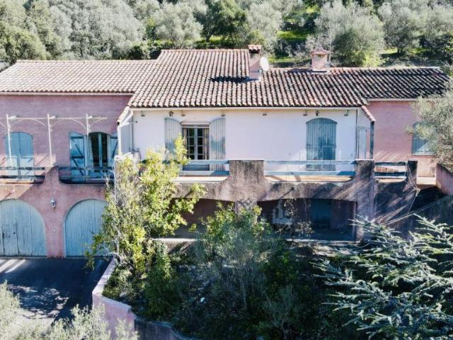 Maison vente à Arrondissement de Toulon, Collobrières