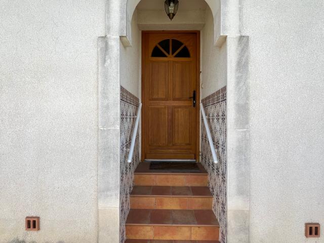 Maison vente à Nîmes, Comps