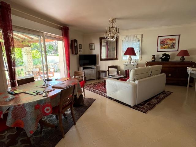 Maison vente à Nîmes, Comps
