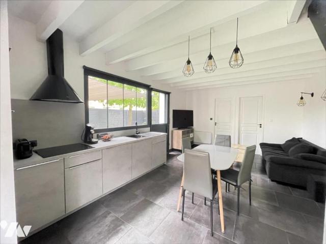 Maison vente à La Rochelle, Croix-chapeau