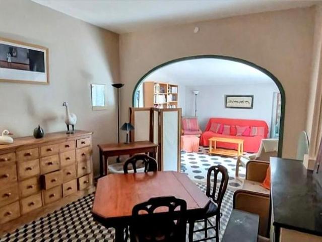Maison vente à Nîmes, Flaux
