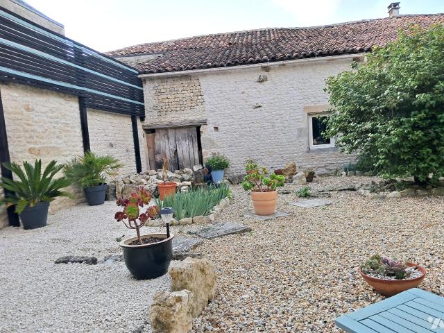 Maison vente à Saint-Jean-d'Angély, Loiré-sur-nie