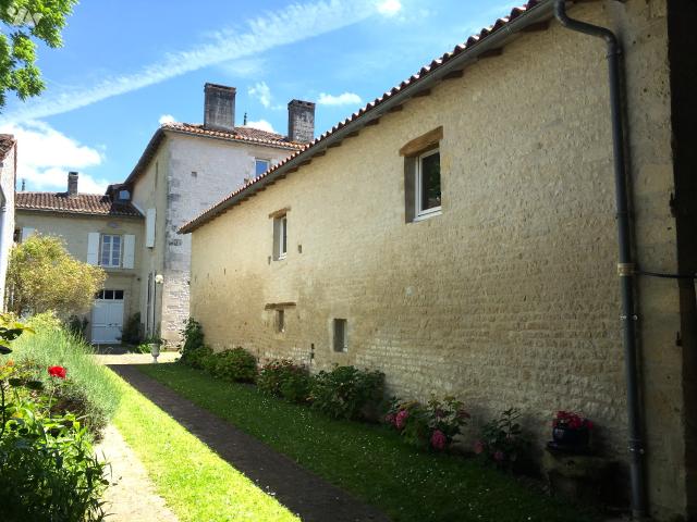 Maison vente à Saint-Jean-d'Angély, Matha