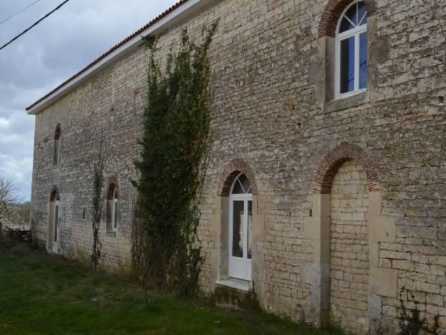 Maison vente à Confolens, Ruffec