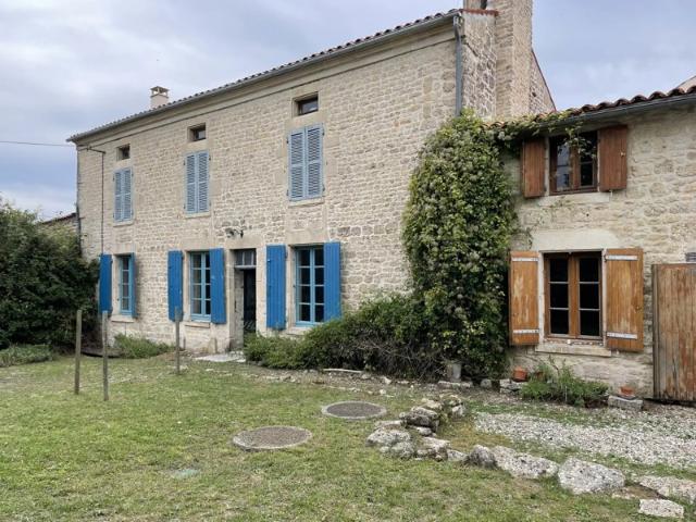 Maison vente à Saint-Jean-d'Angély, Contré