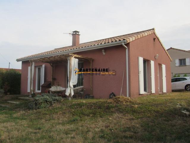 Maison location à Le Village, Étables