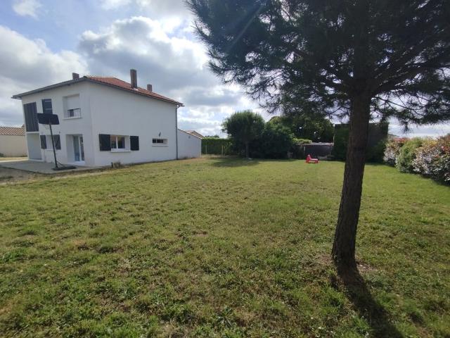 Maison vente à Échillais, Ville d'Enver