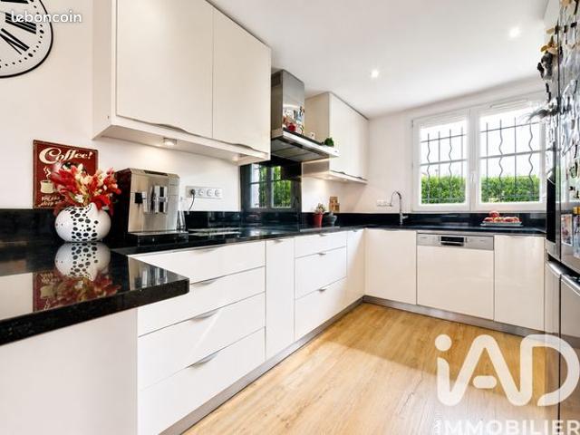 Maison vente à Versailles, Montigny-le-bretonneux
