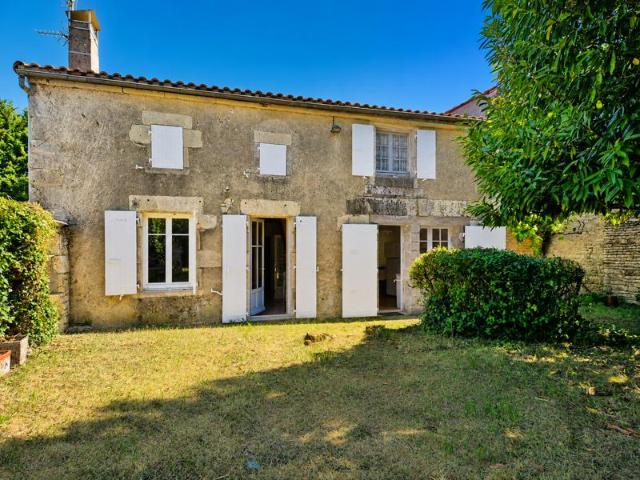Maison vente à Confolens, Besse