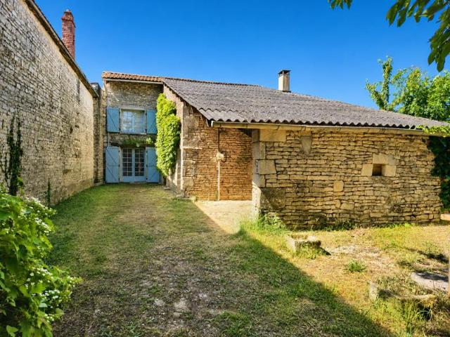 Maison vente à Confolens, Besse