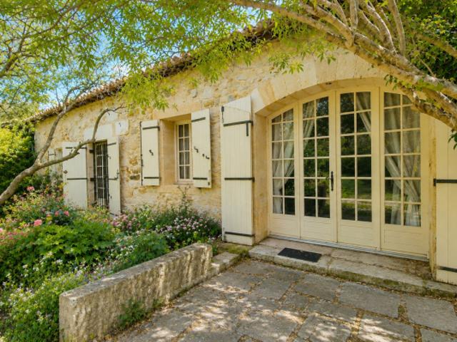 Maison vente à Nîmes, Comps