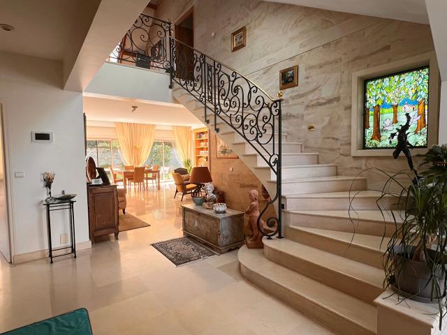 Maison vente à Saint-Germain-en-Laye, Saint-nom-la-bretèche