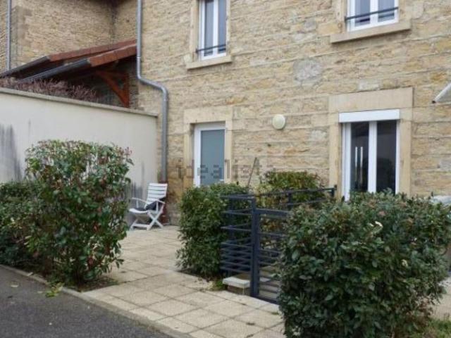 Maison location à Le Révellin, Four