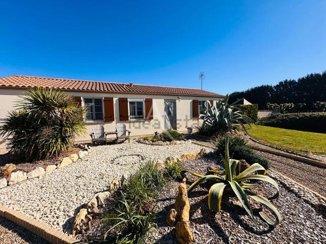 Maison vente à Zone Commercial de Pied Sec Sud, Gémozac
