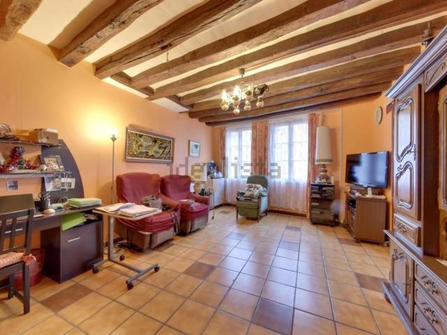 Maison vente à Montbrieux, Guérard
