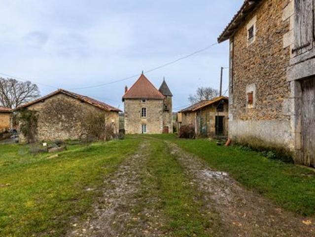 Villa vente à Confolens, Alloue