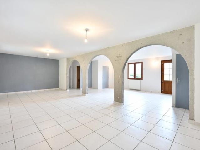 Maison vente à Mauriac, Arches