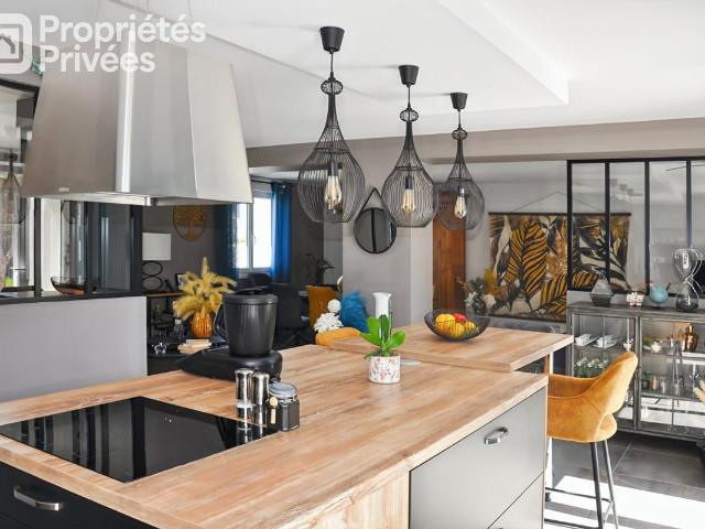 Maison vente à Laval, L'huisserie