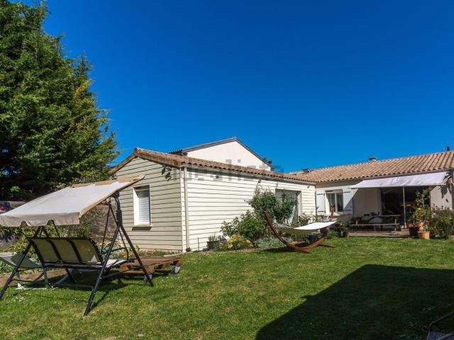 Maison vente à L'Hommée, La Devise