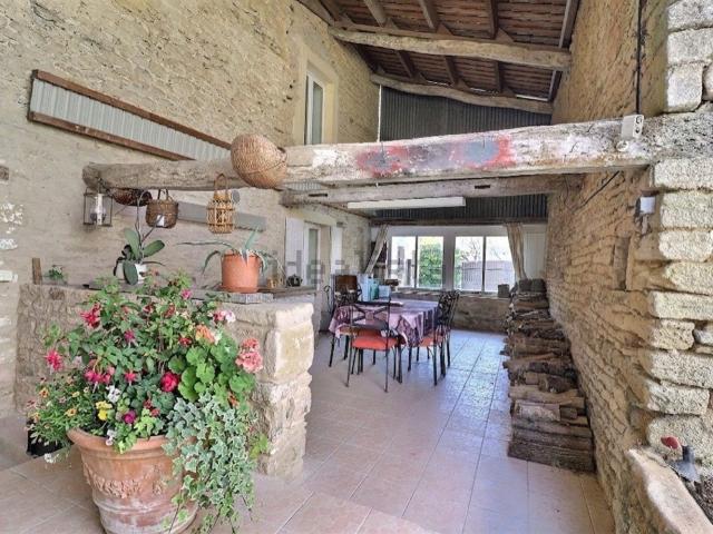 Maison vente à L'Hommée, La Devise