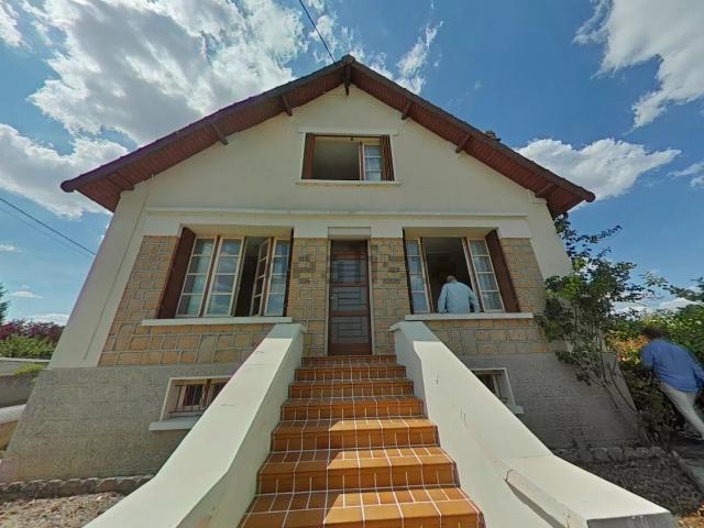 Maison vente à La Guerche-sur-l'Aubois, Cher