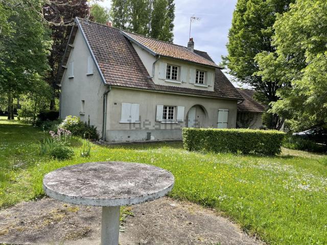 Maison vente à La Guerche-sur-l'Aubois, Cher
