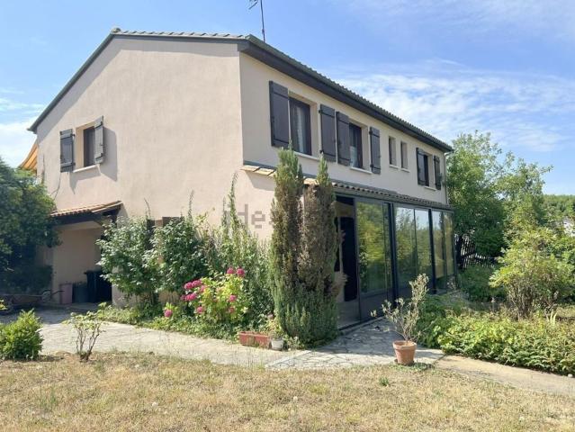 Maison vente à La Rochefoucauld, La Rochefoucauld-en-Angoumois