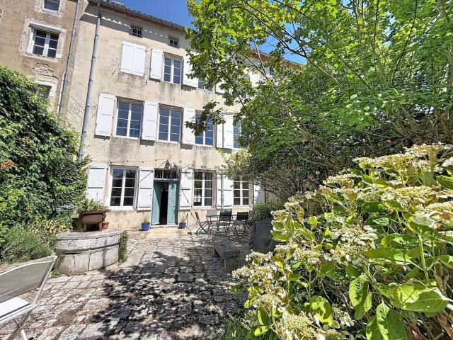 Maison vente à La Rochefoucauld, La Rochefoucauld-en-Angoumois