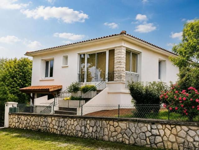 Maison vente à La Rochefoucauld, La Rochefoucauld-en-Angoumois
