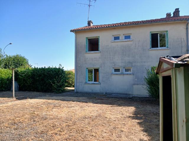 Maison vente à Roumazières-Loubert, Terres-de-Haute-Charente