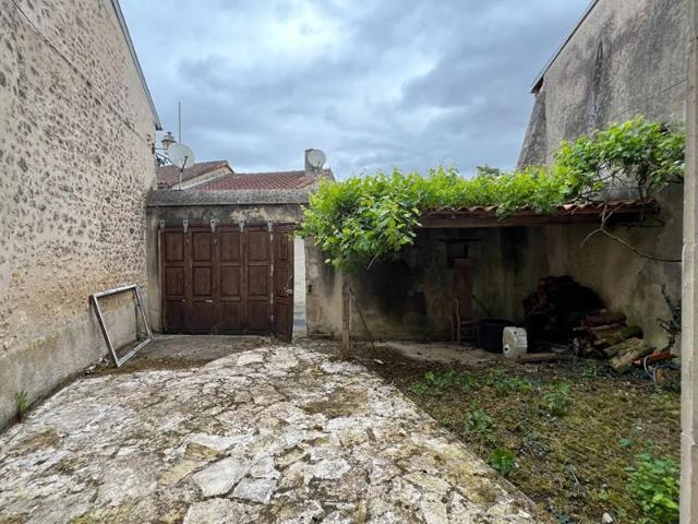 Maison vente à Montmorillon, Lussac-les-châteaux