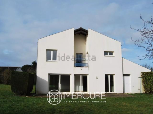 Maison vente à Lussac les Châteaux, Lussac-les-Châteaux