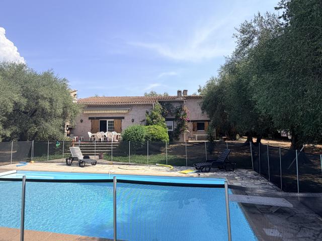 Maison location à Maures, Valbonne