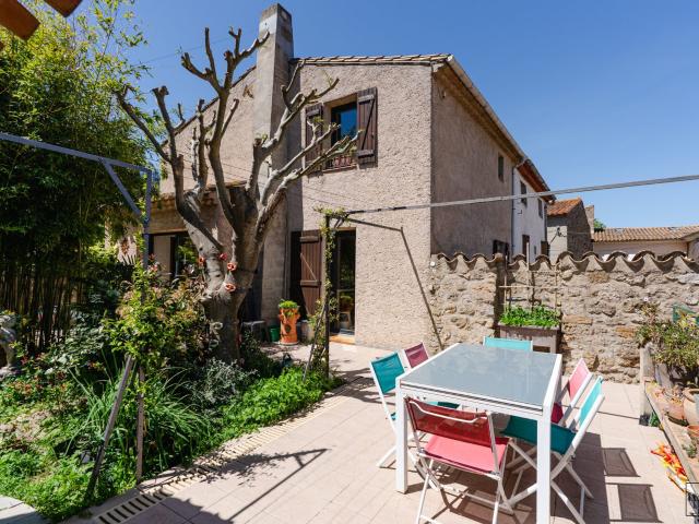 Maison location à Canto Perdix, Fontjoncouse