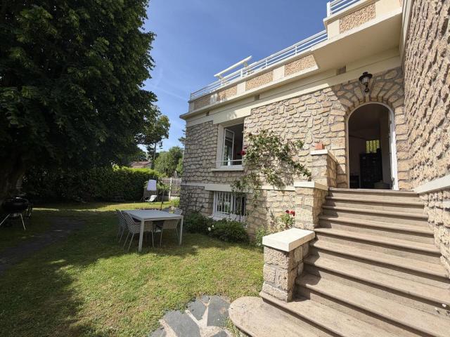 Maison location à Saint-Germain-en-Laye, L'etang-la-ville