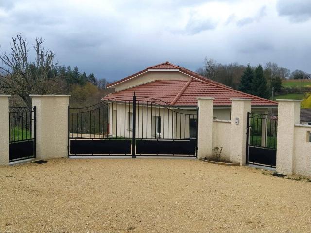 Maison location à Le Rual, Roche
