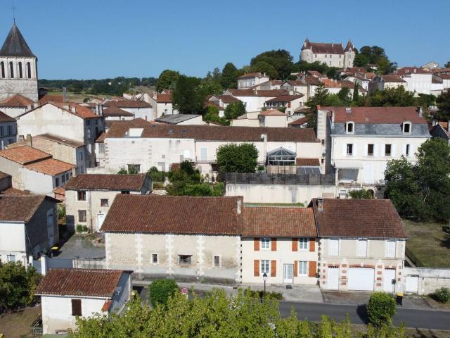 Maison vente à Saint-Amant-de-Montmoreau, Montmoreau