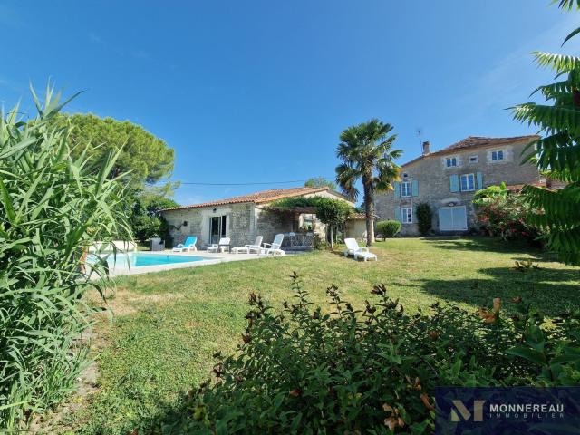 Maison vente à Montmoreau-Saint-Cybard, Montmoreau