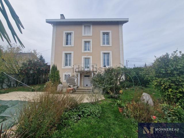 Maison vente à Montmoreau-Saint-Cybard, Montmoreau