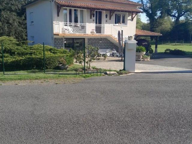 Maison vente à La Croix du Peyrat, Montrollet