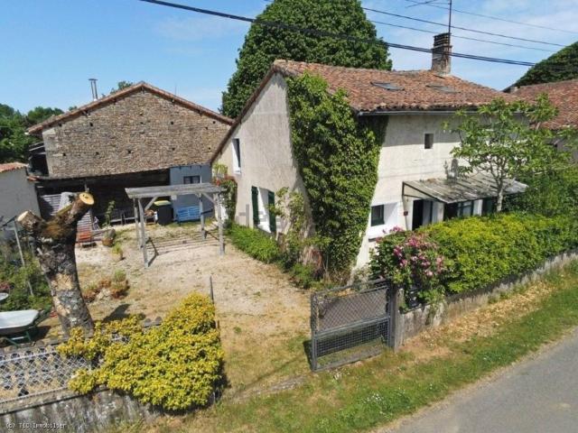 Maison vente à Nanteuil-en-Vallée, Bioussac