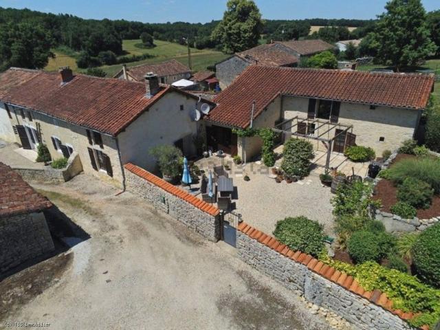 Maison vente à Nanteuil-en-Vallée