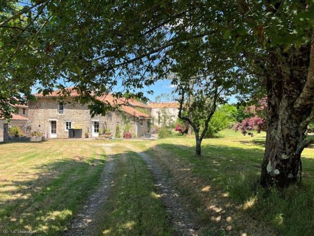 Maison vente à Nanteuil-en-Vallée