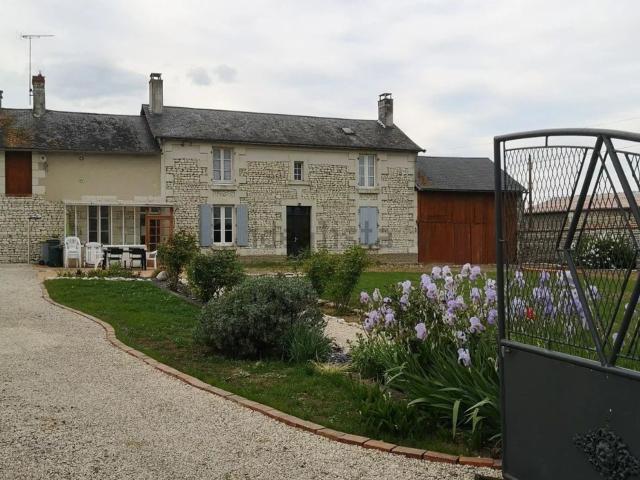 Maison vente à Le Petit Neuville, Nueil-sous-Faye