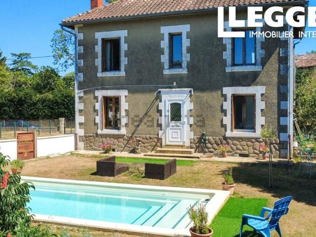 Maison vente à Pleuville, Charente