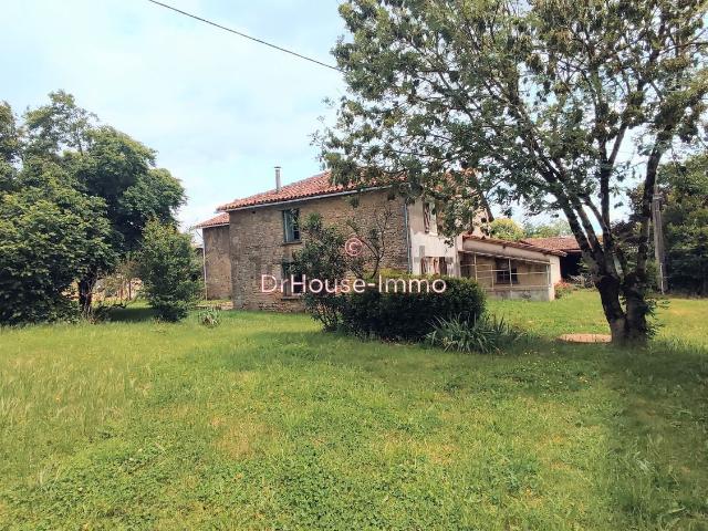 Maison vente à Pleuville, Charente