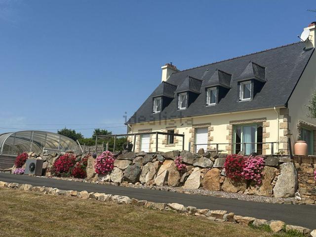 Maison vente à La Roche Jaune, Plouguiel