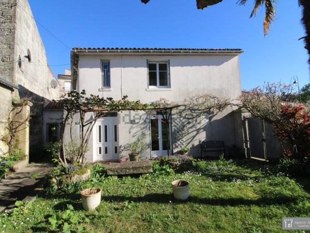 Maison vente à La Croix Chaillebourg, Pons