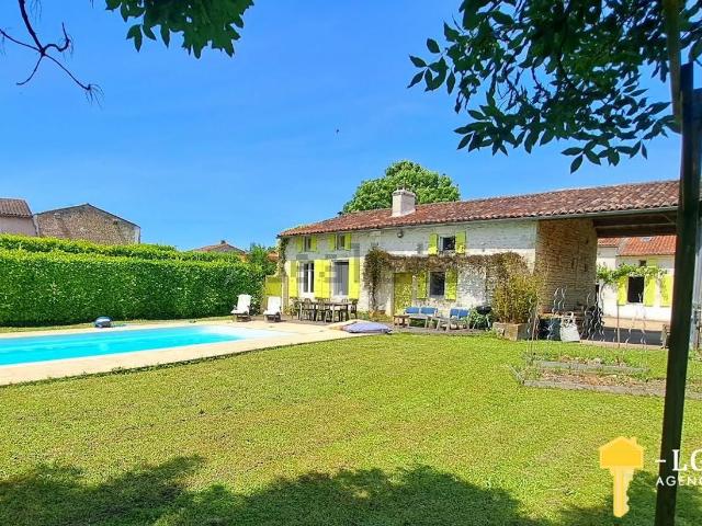 Maison vente à Cité des Trois Ormeaux, Pons