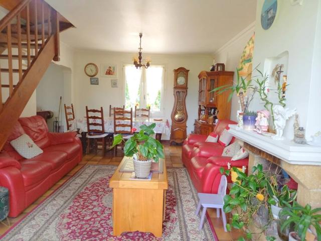 Maison vente à Confolens, Oradour